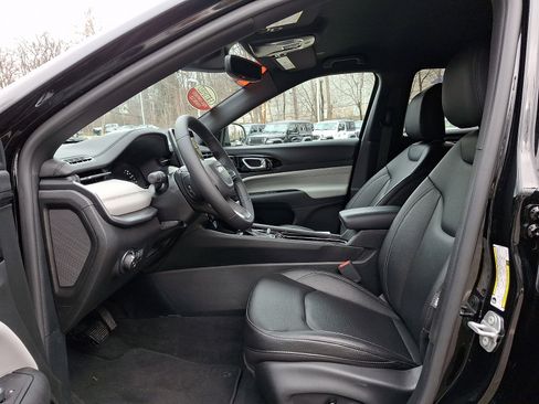 Certified 2025 Jeep Compass Limited AWD/4WD image 14