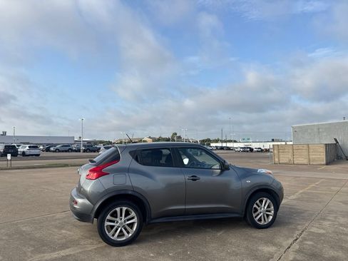 Used 2011 Nissan Juke SL FWD image 23