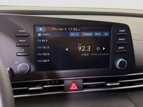 Used 2025 Hyundai Elantra SE image 16