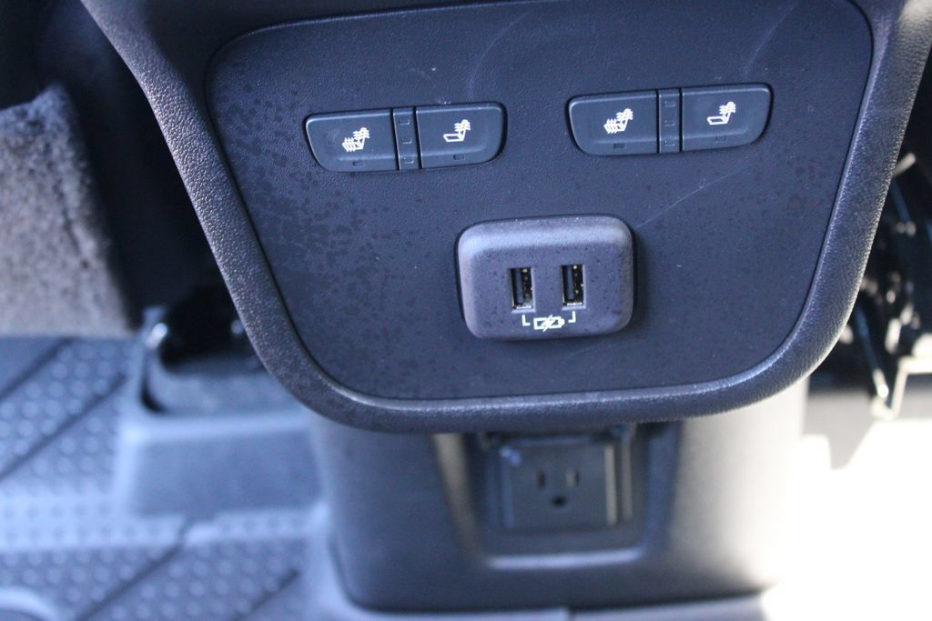 Used 2023 Chevrolet Equinox Premier AWD/4WD image 28
