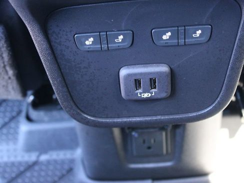 Used 2023 Chevrolet Equinox Premier AWD/4WD image 28