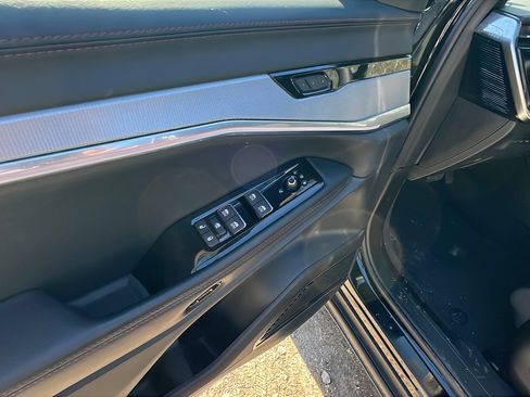 Used 2024 Jeep Wagoneer Launch Edition image 15