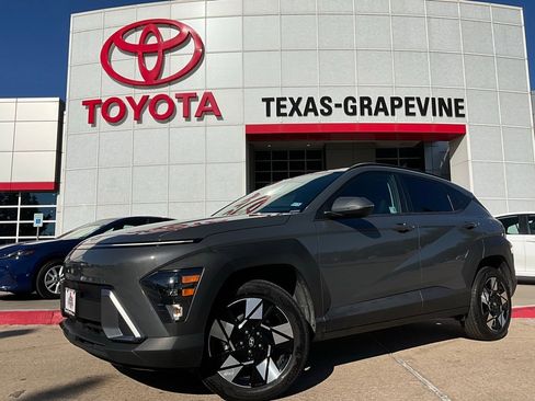 Used 2025 Hyundai Kona SEL image 2