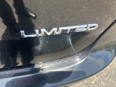 Used 2017 Chrysler Pacifica Limited FWD image 9