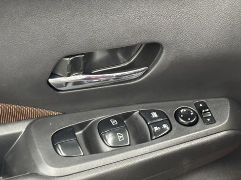 Used 2022 Nissan Kicks SR image 12