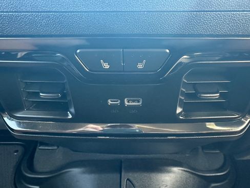 Used 2024 GMC Sierra 2500 AT4 w/ AT4 Premium Plus Package image 33