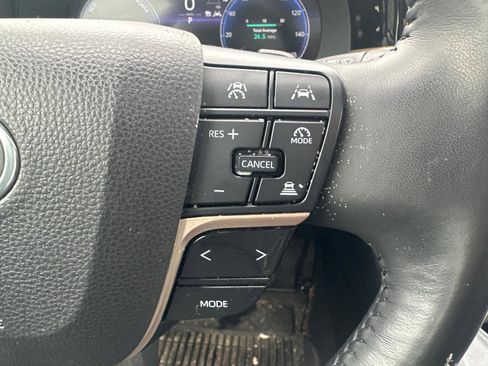 Used 2023 Toyota Crown Platinum AWD/4WD image 24