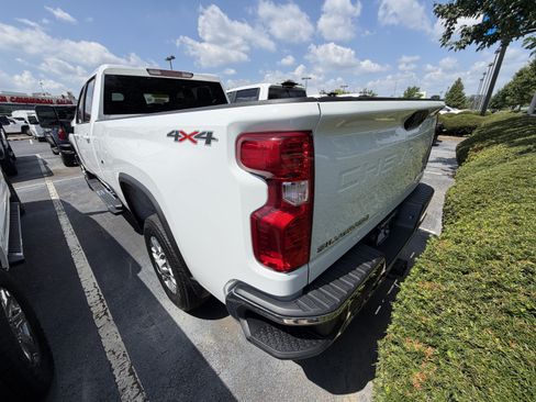 Used 2025 Chevrolet Silverado 2500 LT w/ Convenience Package AWD/4WD image 5
