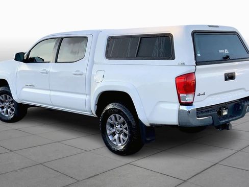 Used 2017 Toyota Tacoma SR5 image 10