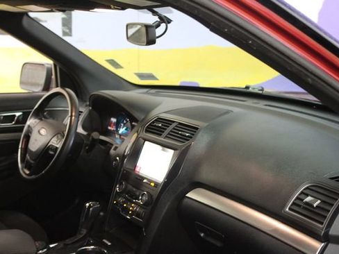 Used 2019 Ford Explorer XLT AWD/4WD image 10