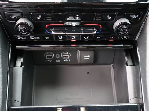 Used 2023 Jeep Grand Cherokee Altitude AWD/4WD image 23