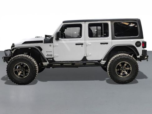 Used 2018 Jeep Wrangler Unlimited Sahara image 9