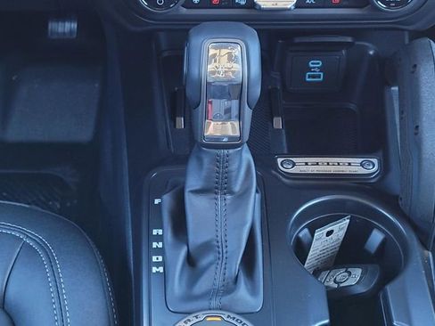 New 2025 Ford Bronco Badlands image 16