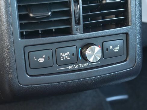 Used 2014 Toyota Avalon Limited w/ Technology Package FWD image 48