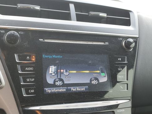 Used 2015 Toyota Prius V Two image 19