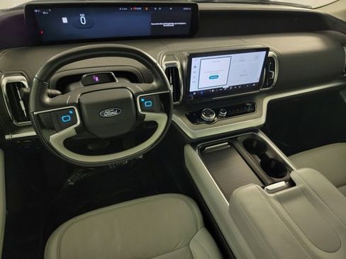 Certified 2025 Ford Expedition Platinum AWD/4WD image 30