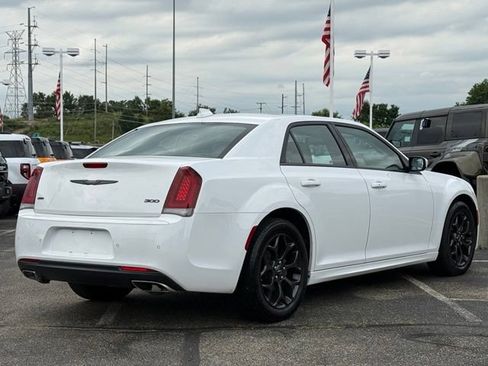 Used 2022 Chrysler 300 Touring L w/ Popular Equipment Group AWD/4WD image 37