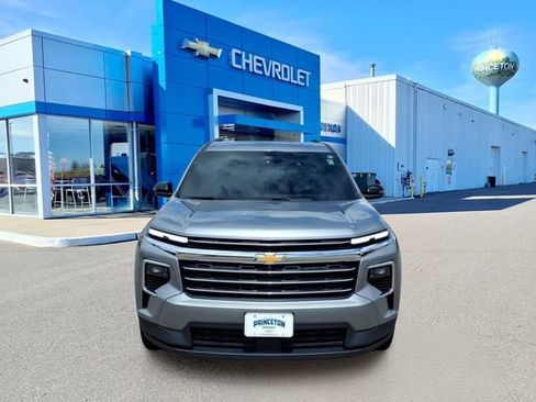 Used 2025 Chevrolet Traverse LT AWD/4WD image 9