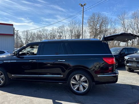 Used 2018 Lincoln Navigator L Select w/ Technology Package image 19