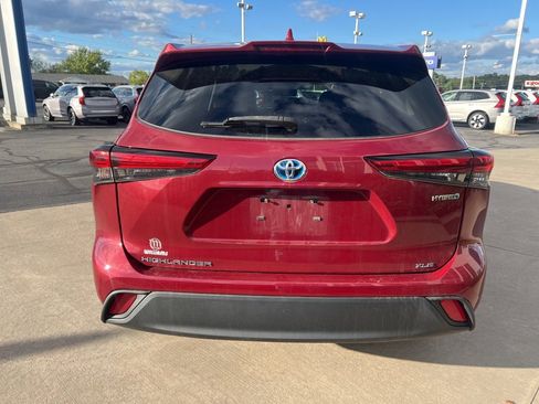 Used 2022 Toyota Highlander XLE image 4