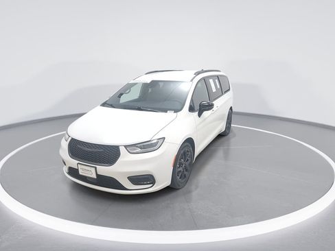 Used 2024 Chrysler Pacifica Touring-L w/ S Appearance Package FWD image 3