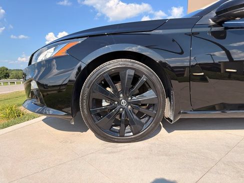 Used 2022 Nissan Altima 2.5 SR w/ Midnight Edition Package FWD image 15