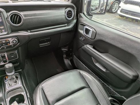 Used 2019 Jeep Wrangler Unlimited Sahara image 17