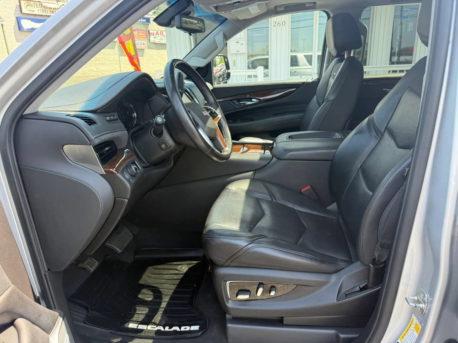 Used 2020 Cadillac Escalade ESV Luxury RWD image 14