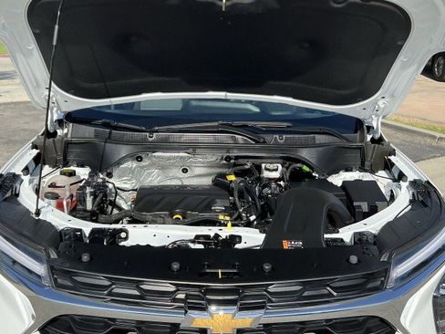 Used 2025 Chevrolet Trax LT w/ Driver Confidence Package image 29