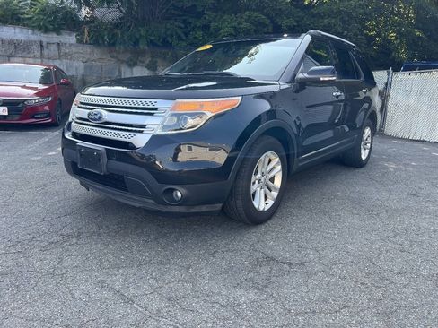 Used 2014 Ford Explorer XLT w/ Equipment Group 202A AWD/4WD image 10
