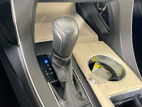 Used 2019 Toyota Avalon XLE image 16