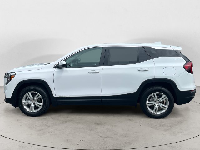 Used 2024 GMC Terrain SLE AWD/4WD image 2