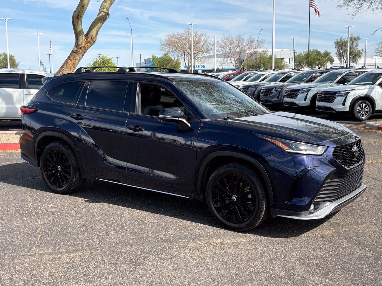 Used 2023 Toyota Highlander XSE FWD image 8