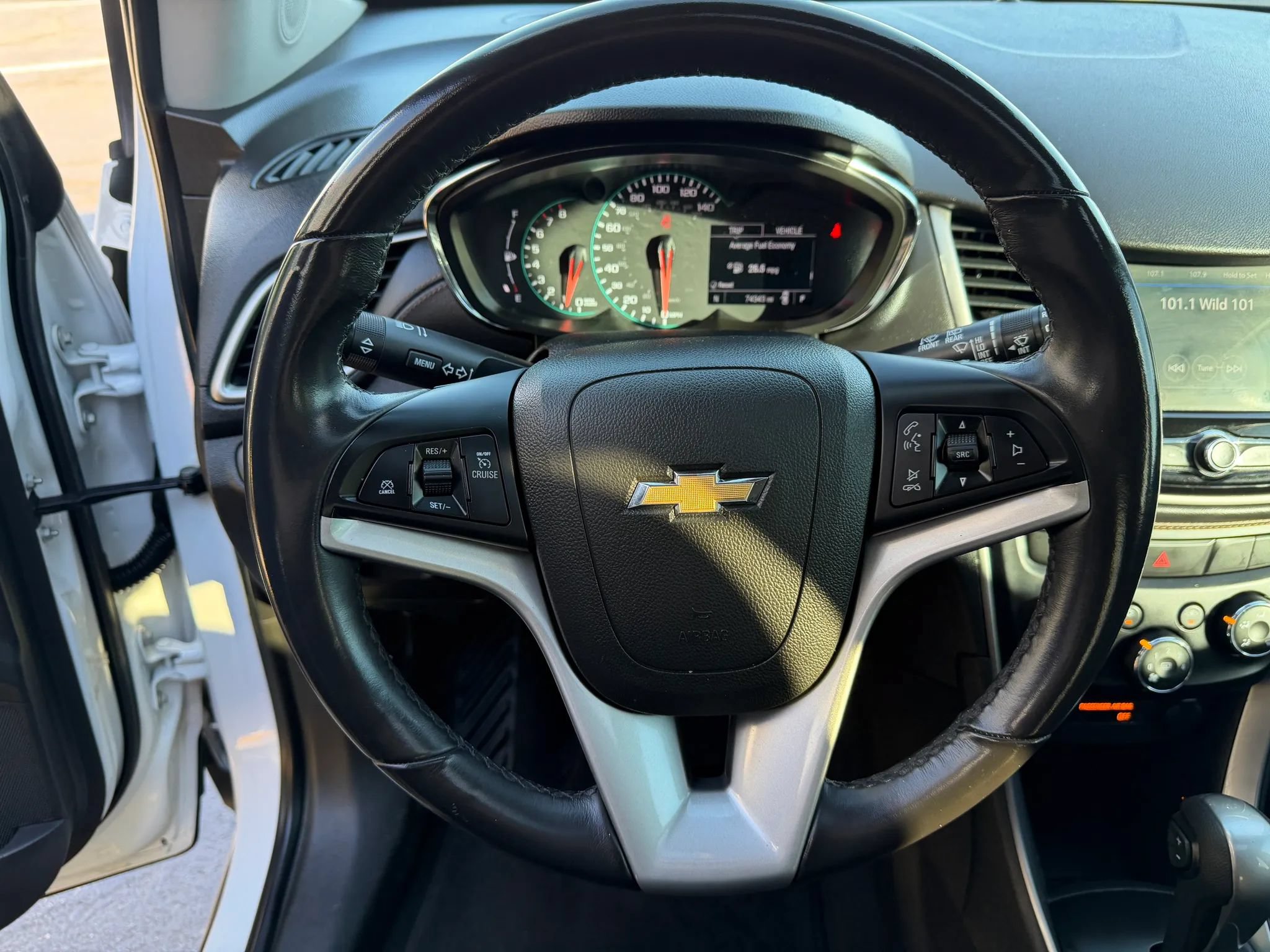 Used 2019 Chevrolet Trax LT w/ Sun & Sound Package AWD/4WD image 23