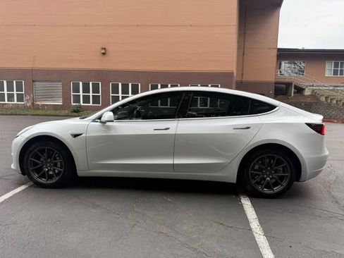 Used 2017 Tesla Model 3 Long Range image 5