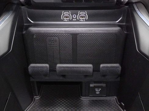 Used 2025 RAM 1500 Laramie w/ Sport Appearance Package AWD/4WD image 19