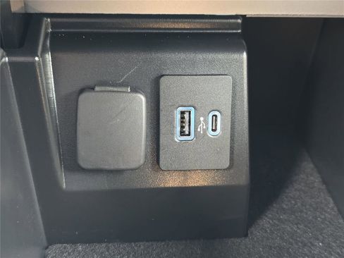 Used 2023 Ford Explorer XLT w/ Equipment Group 202A image 28