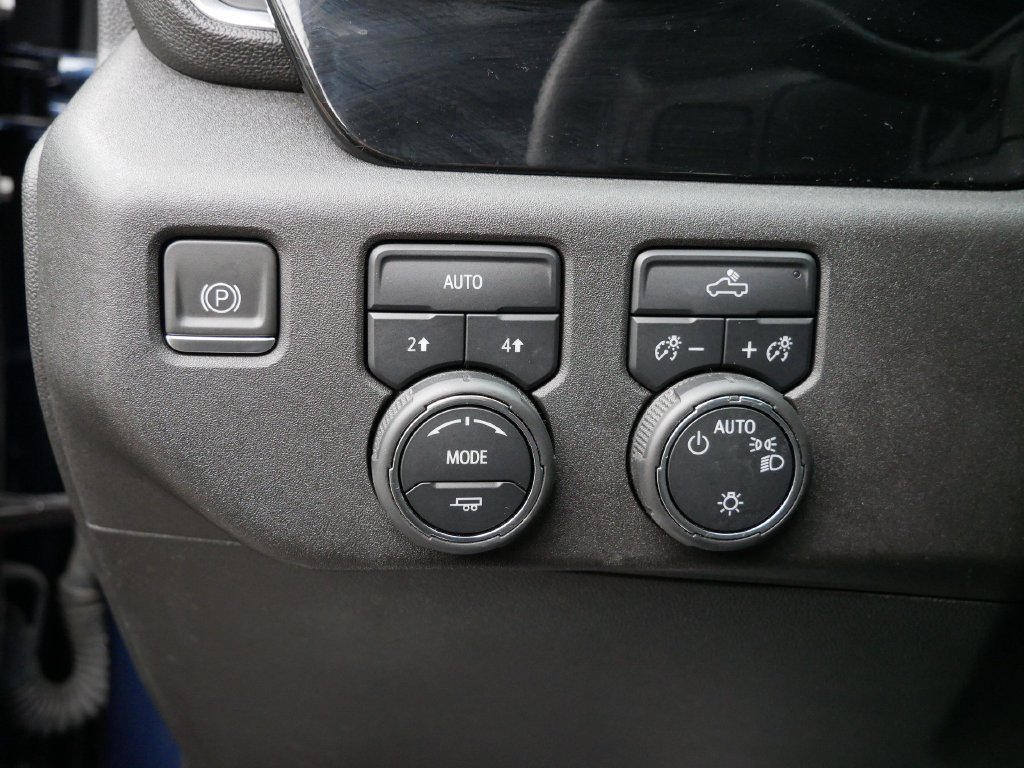 Used 2023 Chevrolet Silverado 1500 LT AWD/4WD image 16