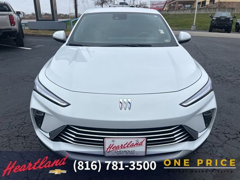 Used 2025 Buick Envista Preferred image 2