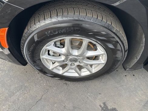 Used 2024 Chrysler Pacifica Touring-L image 24