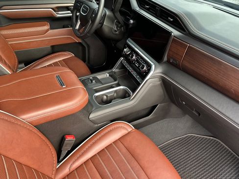 Used 2025 GMC Sierra 2500 Denali Ultimate w/ Snow Plow Prep/Camper Package image 18