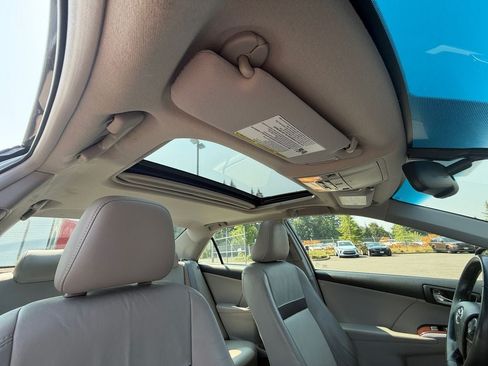 Used 2012 Toyota Camry XLE w/ Leather Pkg FWD image 27