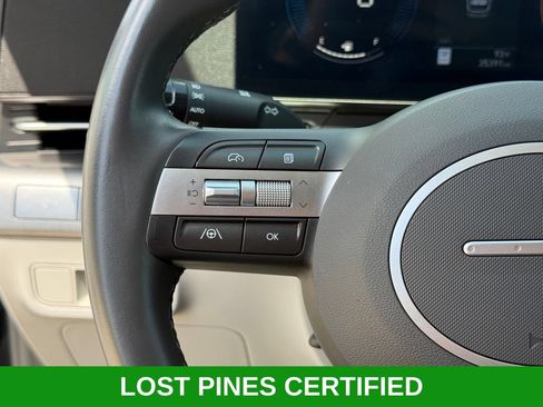 Used 2025 Hyundai Kona SEL FWD image 12