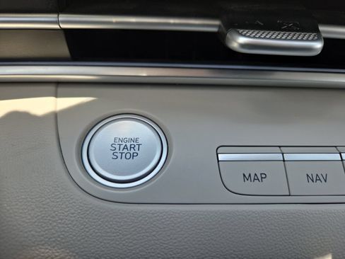 Used 2024 Hyundai Elantra Limited FWD image 21