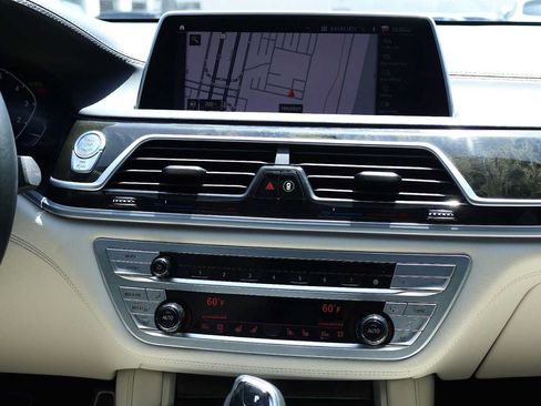 Used 2022 BMW 740i xDrive w/ M Sport Package AWD/4WD image 16