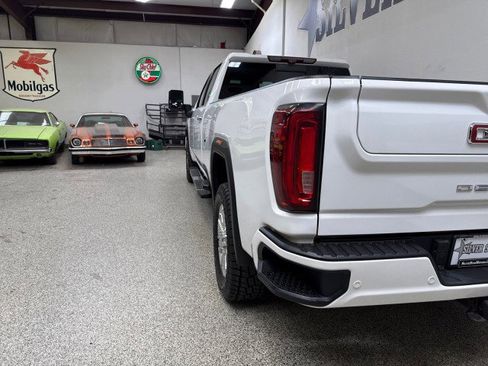 Used 2020 GMC Sierra 3500 Denali w/ Denali Ultimate Package image 9