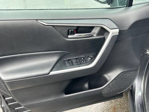Used 2021 Toyota RAV4 XLE AWD/4WD image 15