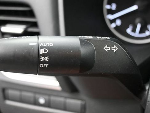 Used 2025 Nissan Rogue SV AWD/4WD image 30