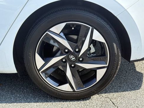 Used 2022 Hyundai Elantra SEL w/ Convenience + Premium Package FWD image 22