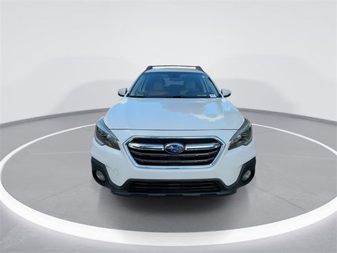 Used 2018 Subaru Outback 2.5i Premium image 3